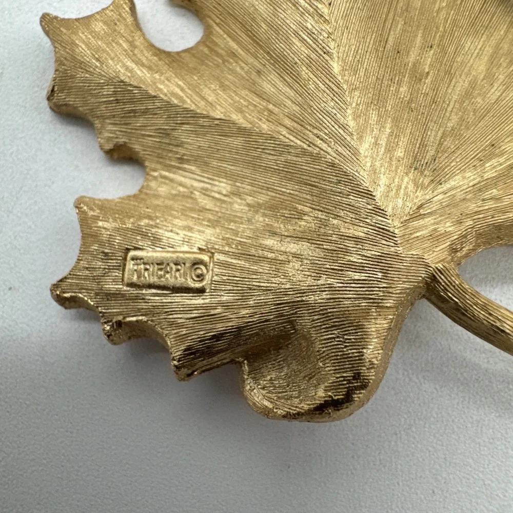Vintage  Crown Trifari Rhodium Gold Tone Large Leaf Brooch Pin Turned Stem 3
